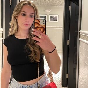 Meet your Posher, Cari